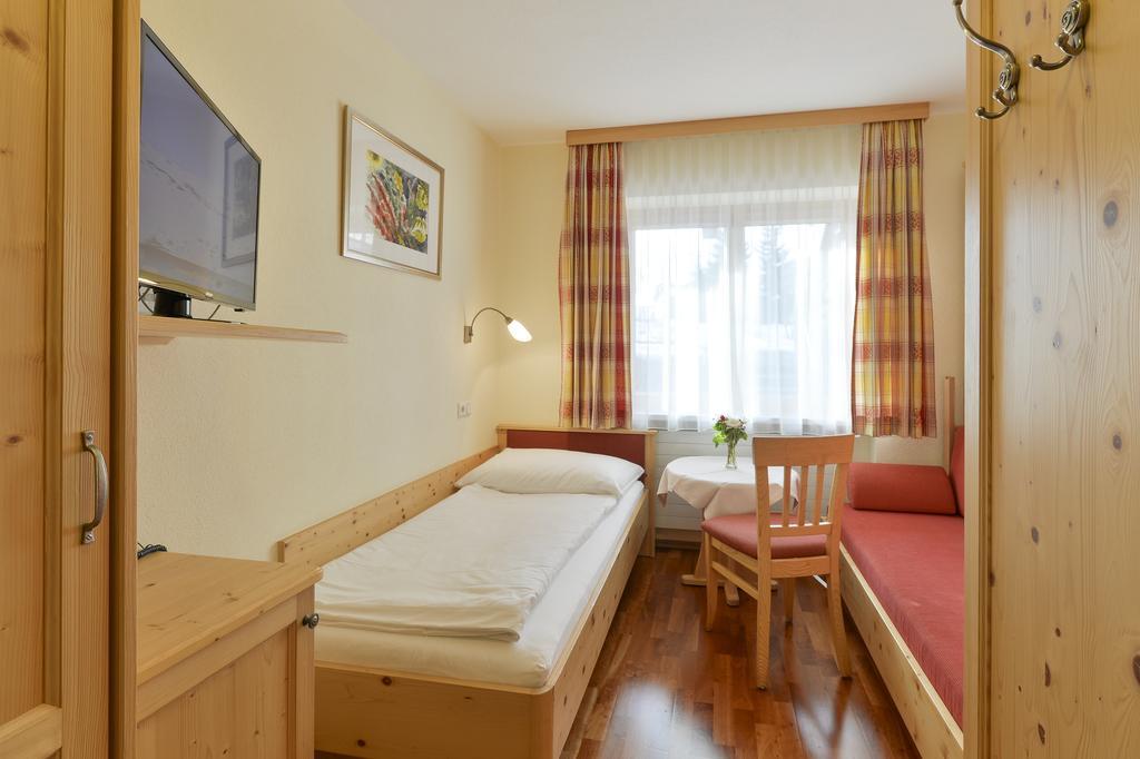 Haus Wallis Hotel Lech am Arlberg Quarto foto