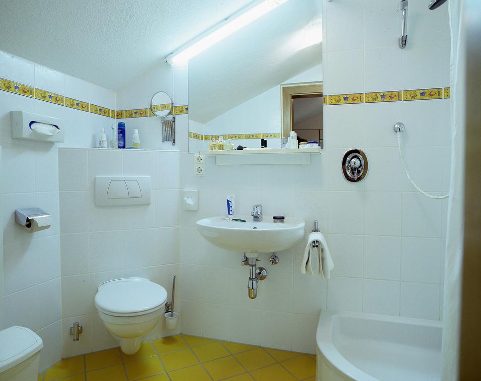 Haus Wallis Hotel Lech am Arlberg Quarto foto