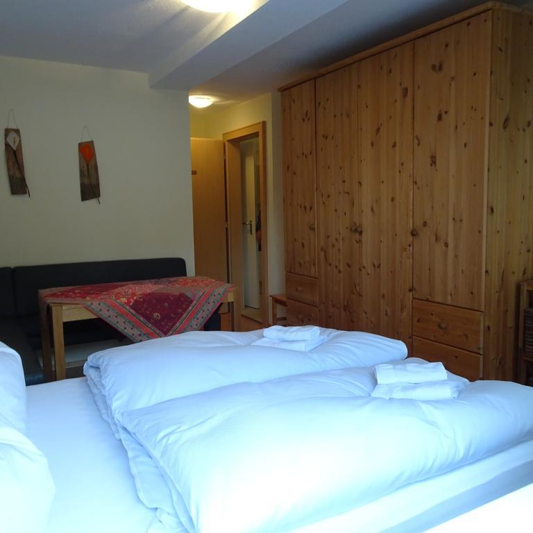 Haus Wallis Hotel Lech am Arlberg Quarto foto