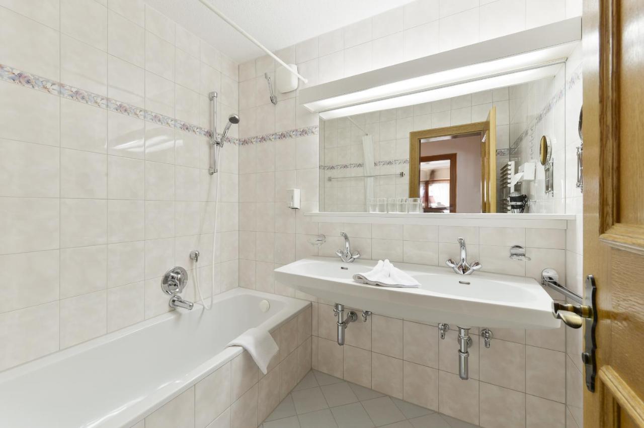 Haus Wallis Hotel Lech am Arlberg Quarto foto